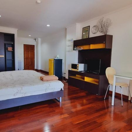 Hua Hin Baanklang Condo By Petch Exterior photo